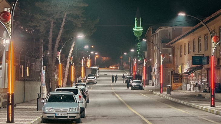15 TEMMUZ ŞEHİTLER CADDESİ IŞIKLANDIRMA ÇALIŞMALARI TAMAMLADI.